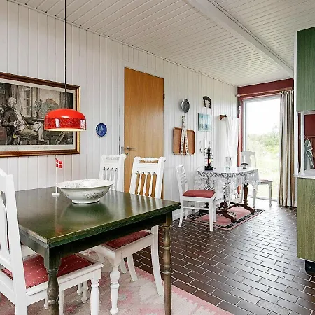 Holiday home V *